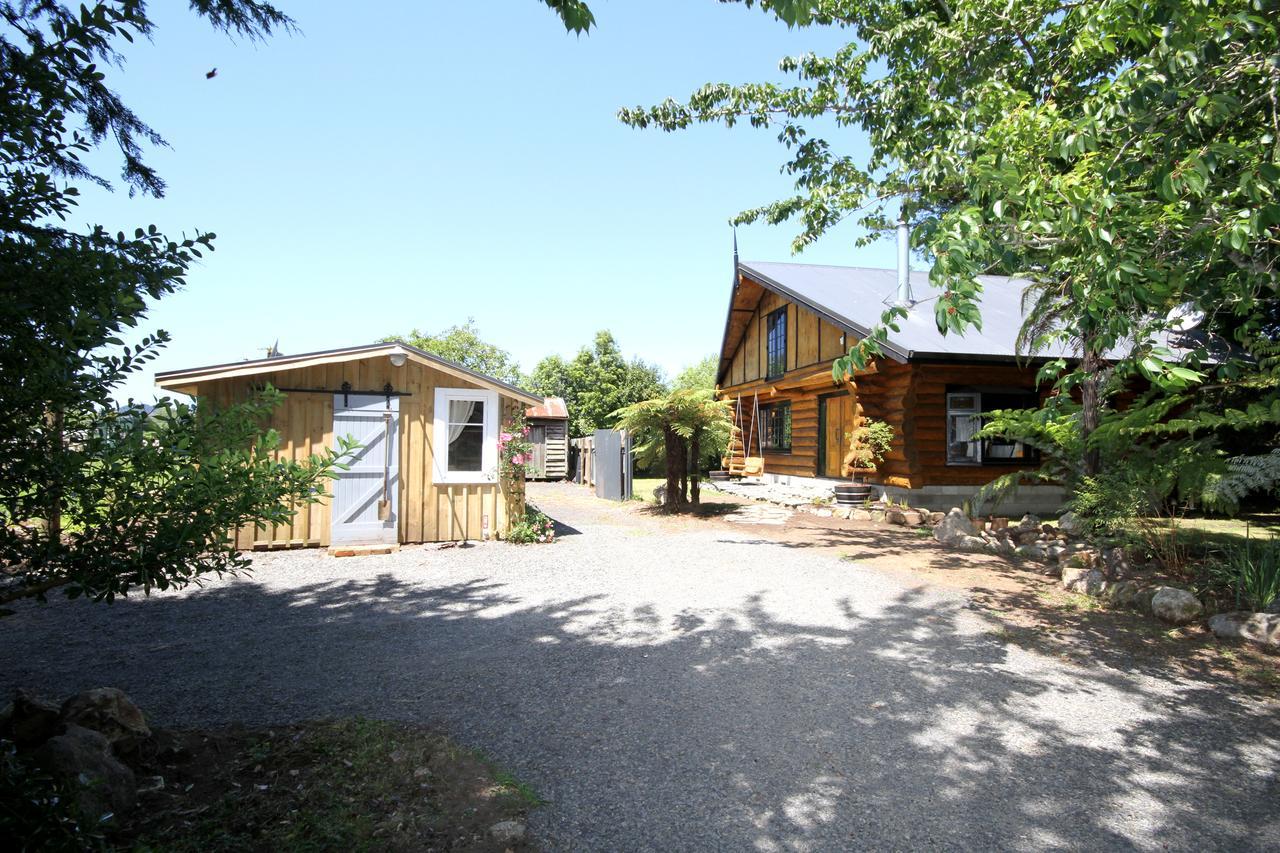 The Log Cabin & Packing Shed Villa Waihi Buitenkant foto