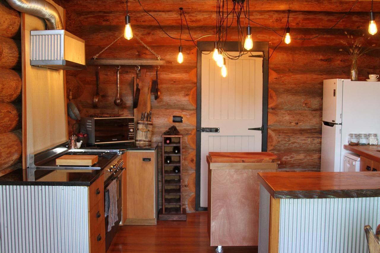 The Log Cabin & Packing Shed Villa Waihi Buitenkant foto