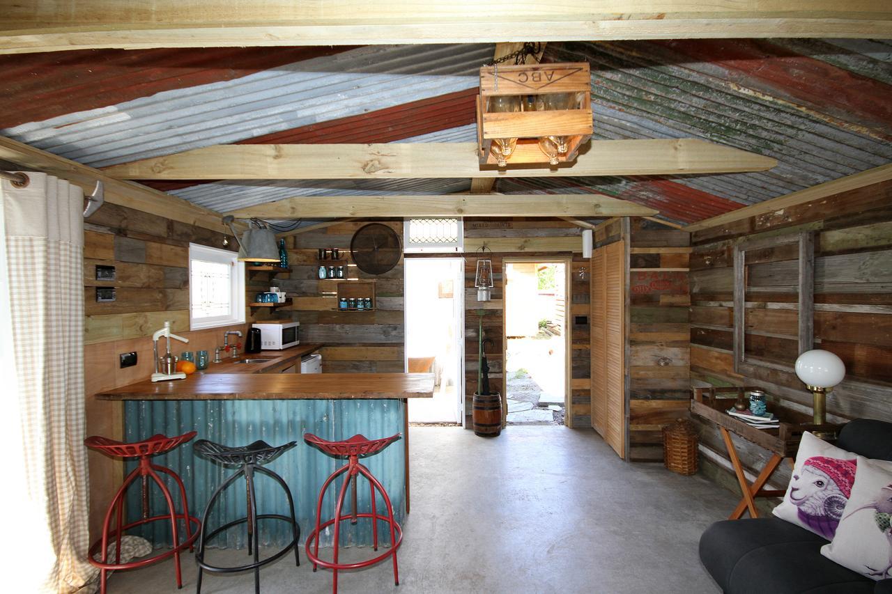 The Log Cabin & Packing Shed Villa Waihi Buitenkant foto