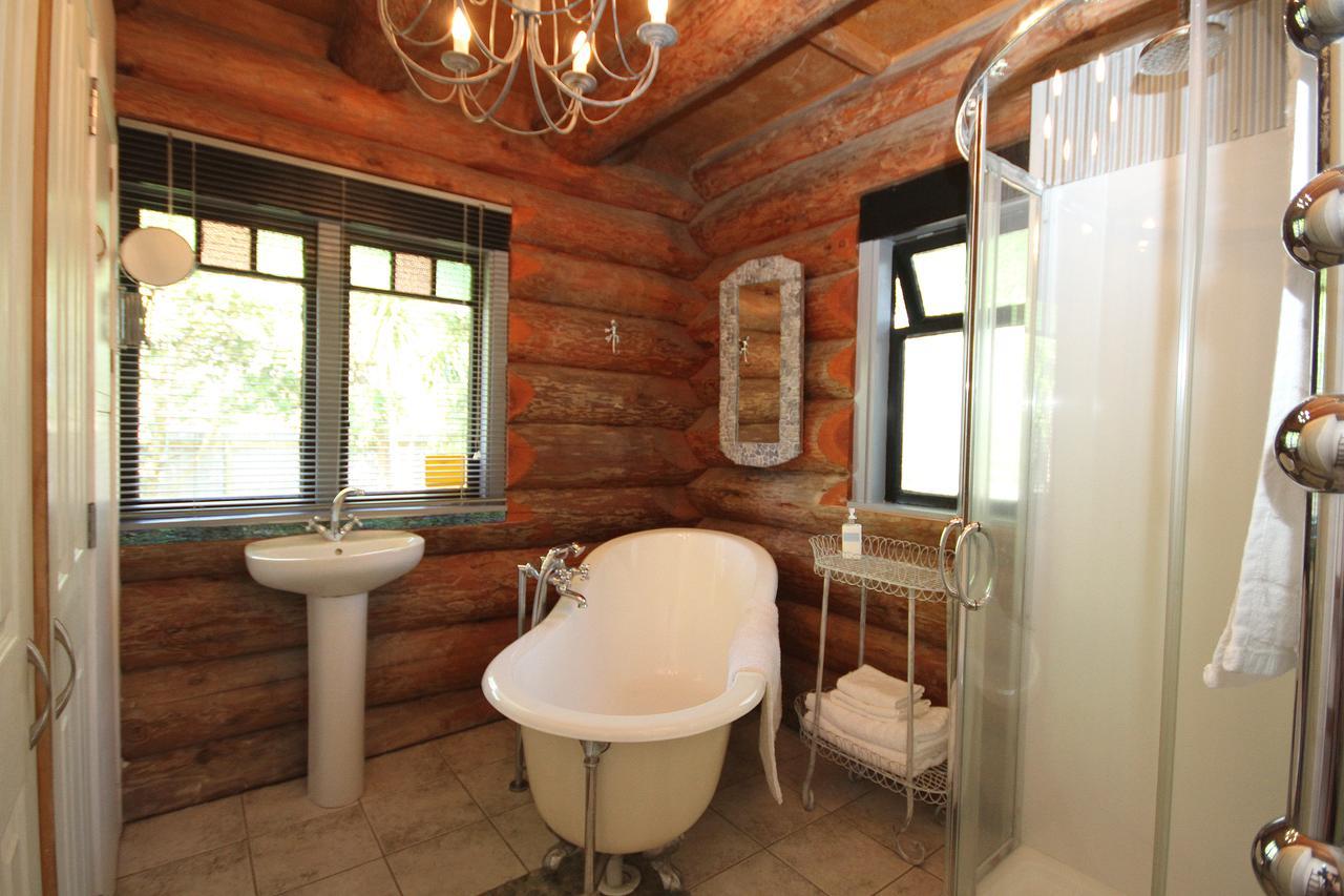 The Log Cabin & Packing Shed Villa Waihi Buitenkant foto