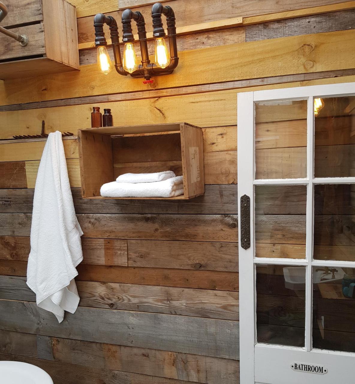 The Log Cabin & Packing Shed Villa Waihi Buitenkant foto
